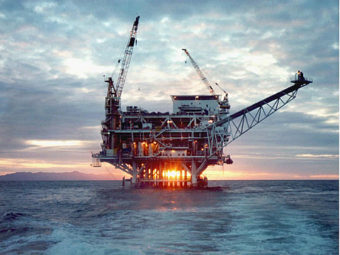 Photograph of Platform Gail, Sockeye Offshore Oil Field, near Santa Barbara, Southern California.