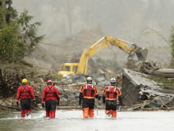 Searchers approach the site of the mudslide in Oso, Wash., that tore through about 50 homes and properties. Ted S. Warren/pool /EPA/Landov