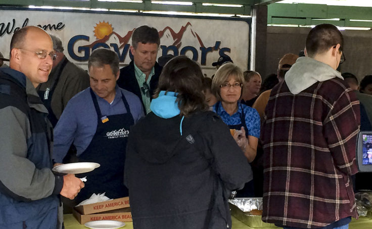 Gov. Sean Parnell and Sandy Parnell serve food to Juneau residents. (Photo by Sarah Yu/KTOO)