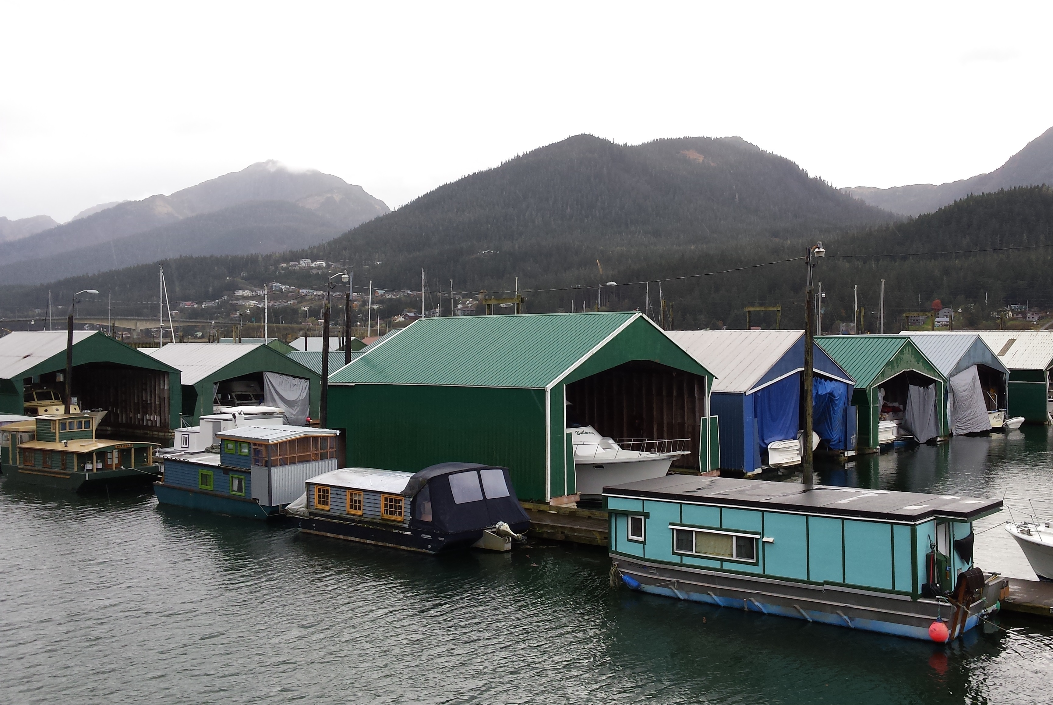 Houseboats Aurora Harbor