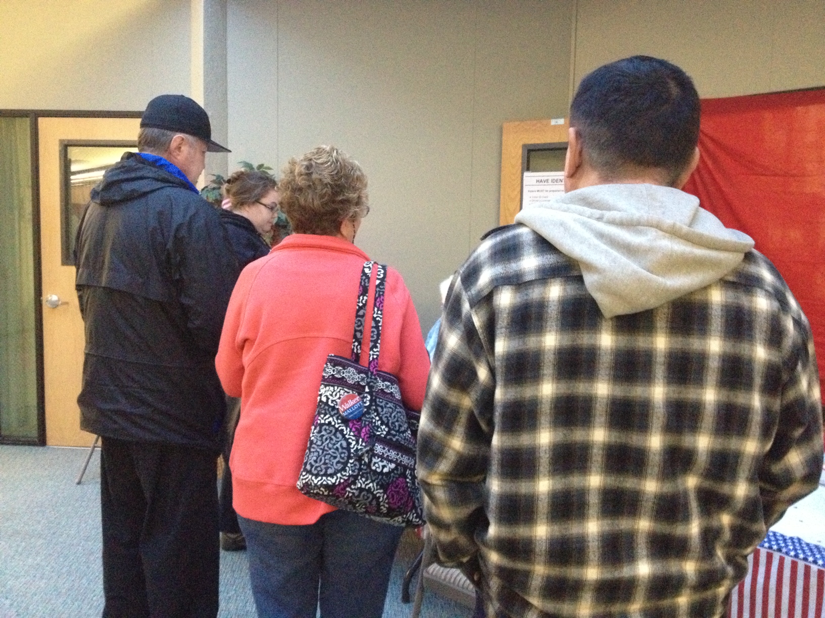 A line of people waited to vote early at the Mendenhall Mall Sunday.  (Photo by Lisa Phu/KTOO)