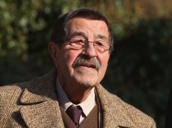 German writer Günter Grass arrives at Günter Grass-Haus, a museum in Luebeck, Germany, for his 80th birthday celebration on Oct. 27, 2007. (Photo by Sean Gallup/Getty Images)