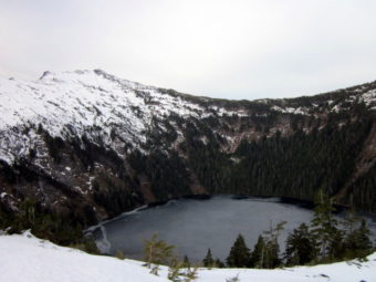 Low snow can be seen at Crystal Lake Mountain. (Photo by Angela Denning/KFSK)