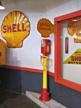 Shell Oil memorabilia. (Photo courtesy Pixabay)