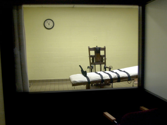 A view of the death chamber from the witness room at the Southern Ohio Correctional Facility shows an electric chair and gurney on Aug. 29, 2001, in Lucasville, Ohio. Mike Simons/Getty Images