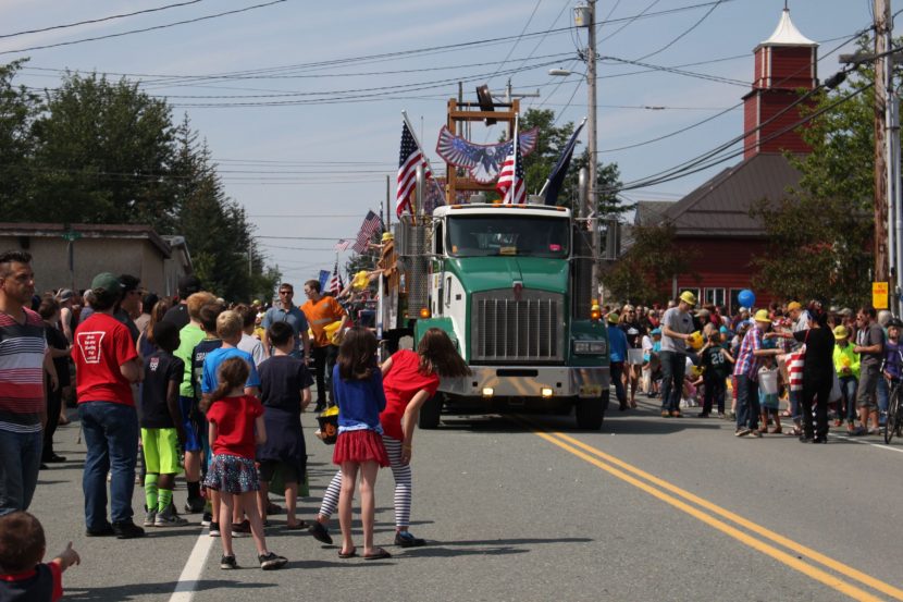 The Douglas Fourth of July parade. (Photo by Elizabeth Jenkins/KTOO)