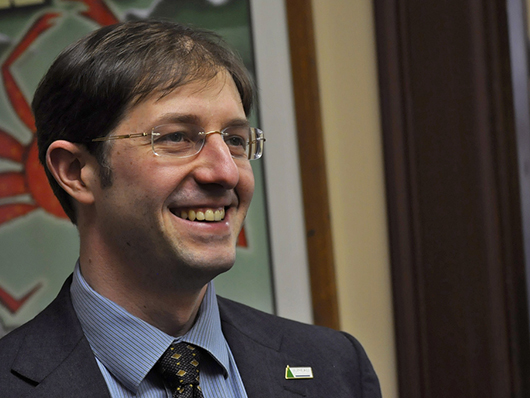 Jesse Kiehl, aide to Sen. Dennis Egan, interacts with a visitor to the senator's office, Feb, 10, 2014. (Photo by Skip Gray/Gavel Alaska)