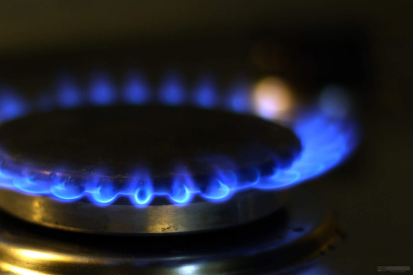 natural gas stove flame blue
