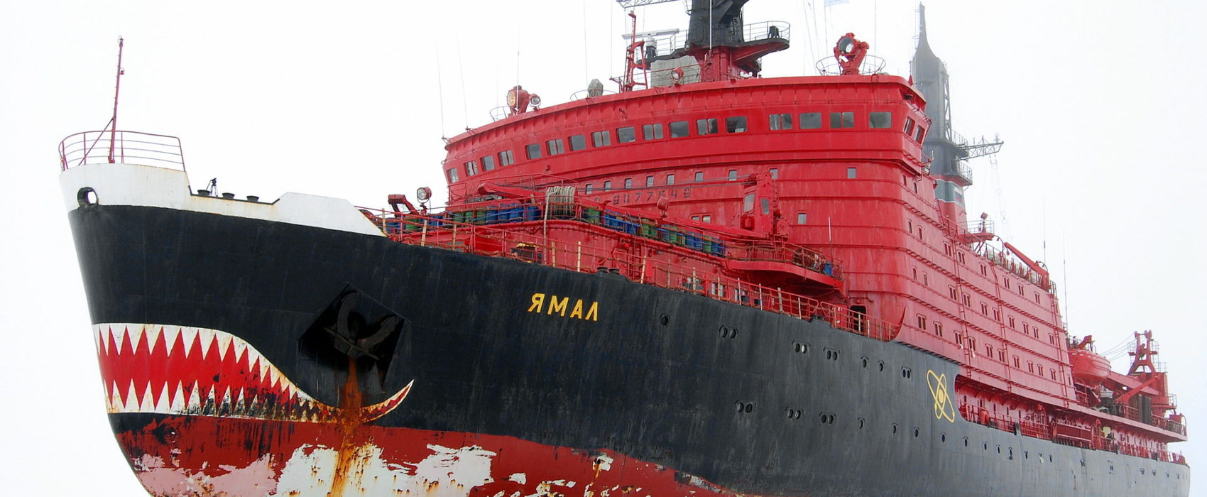 Icebreaker Yamal during removal of manned drifting station North Pole-36. August 2009. (Creative Commons photo by Pink floyd88)