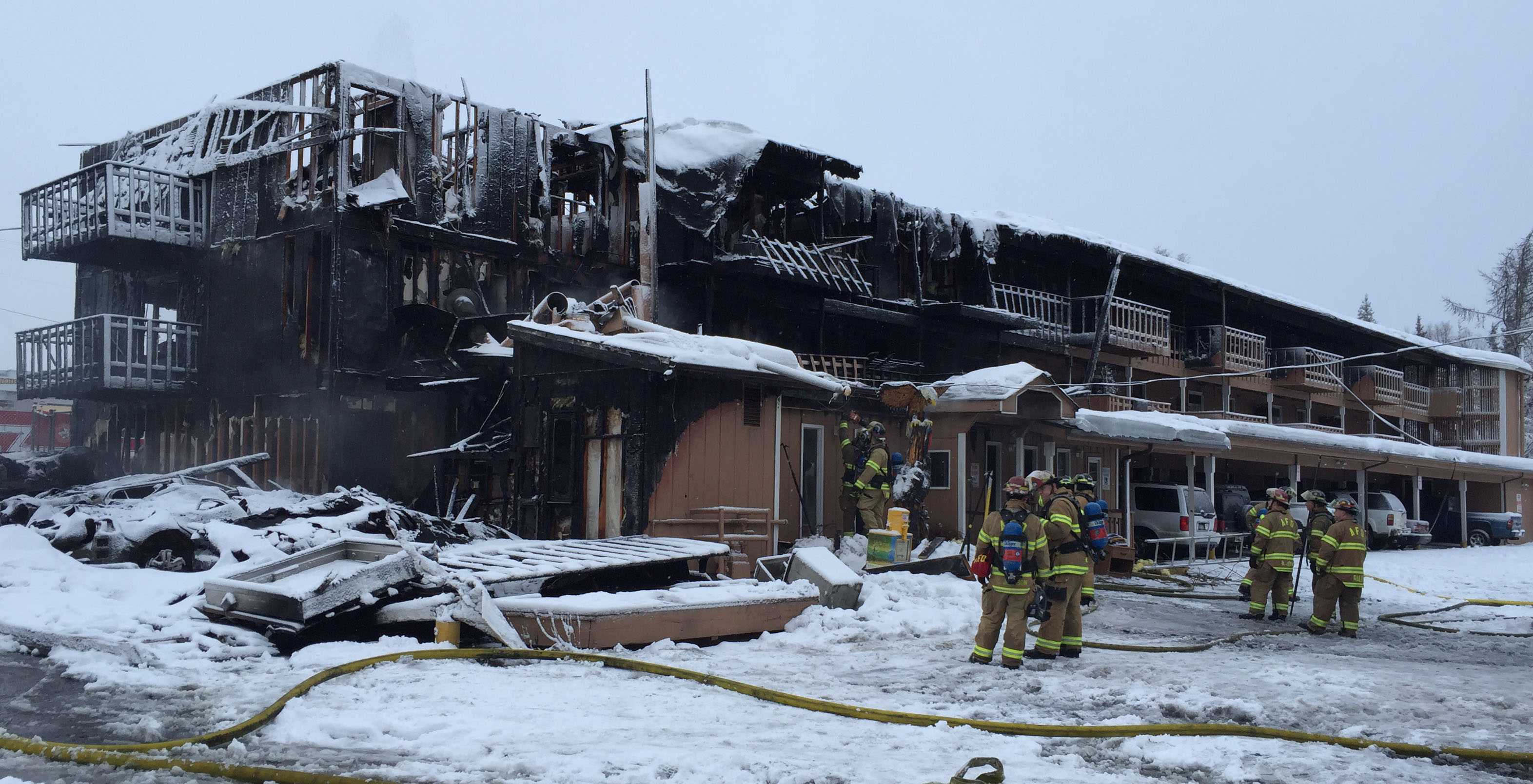 Midtown Anchorage apartment fire kills 2, displaces many
