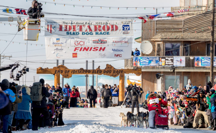 Mitch Seavey arrives at the Nome finish line of the 2017 Iditarod, the Burled Arch on Tuesday, March 14, 2017. (Photo by David Dodman/KNOM)