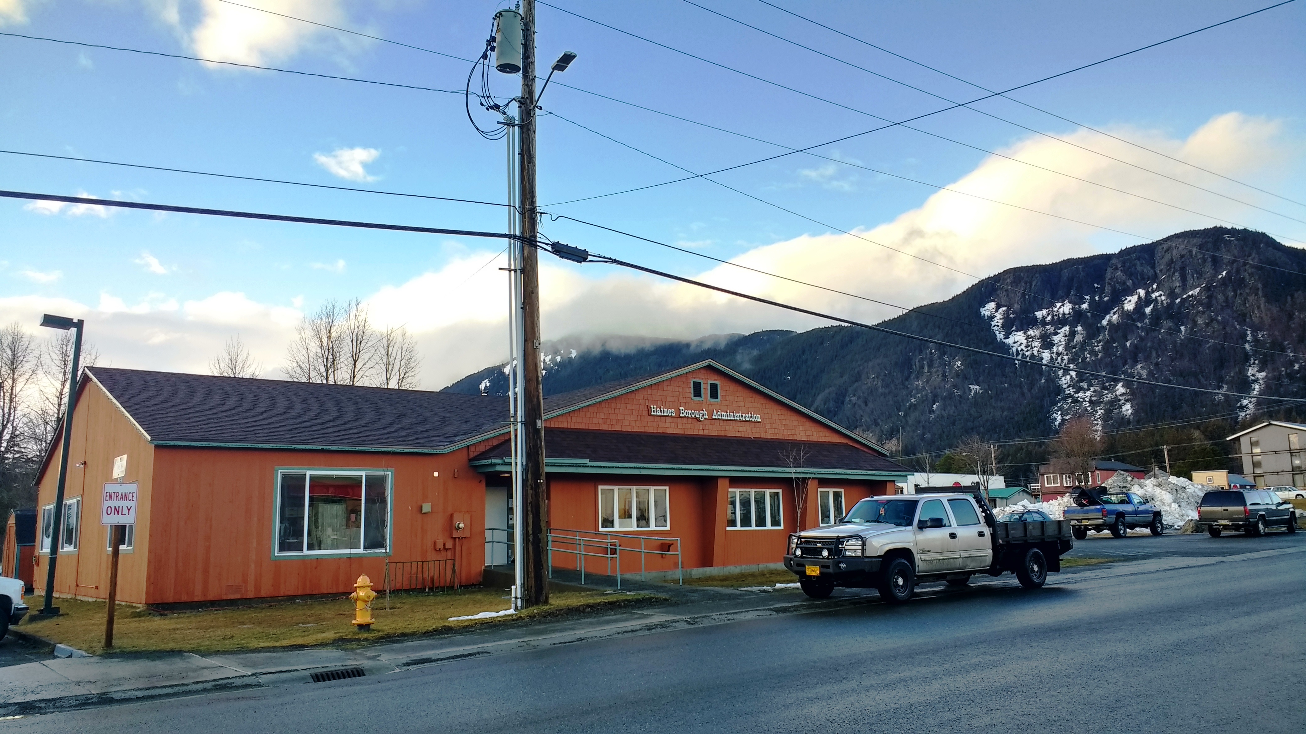 The Haines Borough Administration building. (Photo by Emily Files/KHNS))