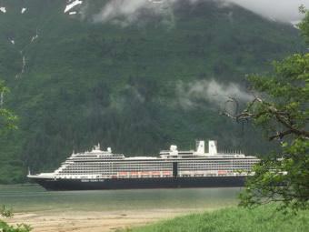 A Holland America cruise ship sails up Juneau's Gastineau Channel June 19 2017. (Photo by Ed Schoenfeld/CoastAlaska News)