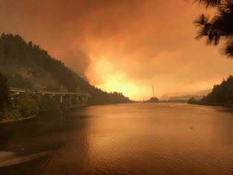 The Eagle Creek fire is burning in the Columbia River Gorge National Scenic Area near Cascade Locks, Oregon. (Photo courtesy InciWeb Incident Information System/National Wildfire Coordinating Group)