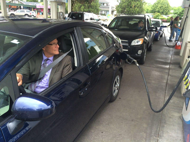 Oregon Department of Transportation spokesperson Tom Fuller fills his tank at a gas station in Salem, Oregon. (Photo by Chris Leman/Northwest News Network)