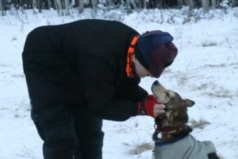 Allen Moore strokes his dogs ears at Braeburn Checkpoint. (Photo by Zoe Rom/KUAC)
