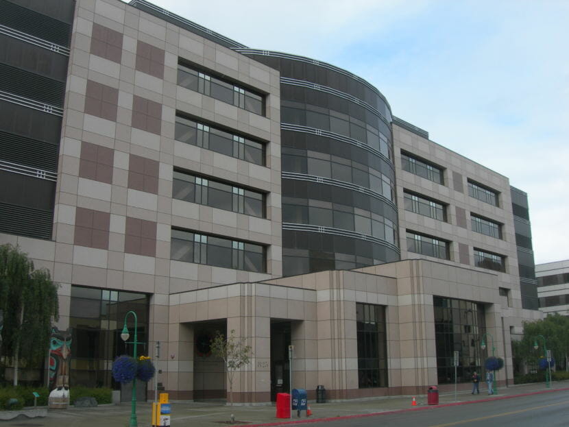 Constructed in 1996 beside the previous courthouse. Nesbitt Courthouse holds the trial courts for the City and Borough of Anchorage. (Creative Commons photo courtesy Jimmy Emerson)