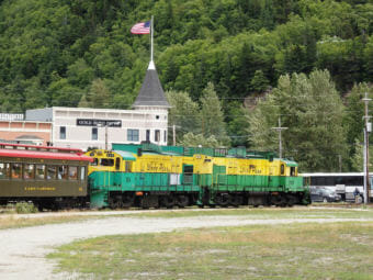 A White Pass and Yukon Route Railroad train in Skagway in 2017. (File photo by Emily Files/KHNS)