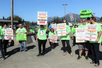 Alaska Airline employees and supporters picket outside Juneau International Airport Monday, Sept. 10, 2018 over slow-moving contract negotiations with the airline. (Photo by Adelyn Baxter/KTOO)