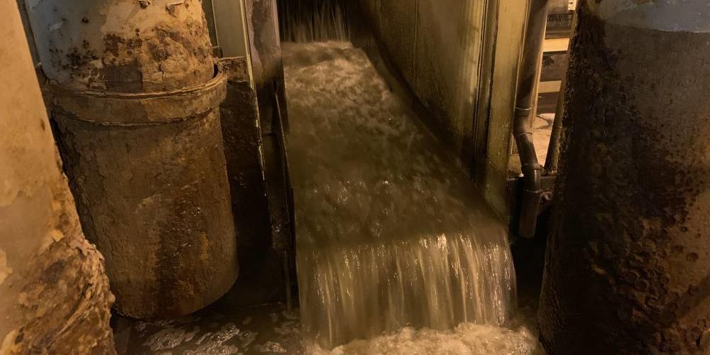 Raw wastewater enters the treatment facility. The water is strained through a rack first, to catch any “non-flushables.”