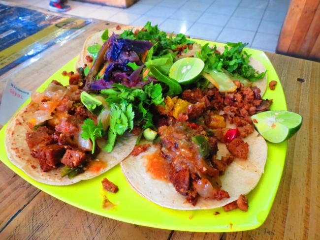 Tacos veganos de Avocado Punk (Taquería vegana), en Aguascalientes. (Creative Commons photo by Luis Alvas)