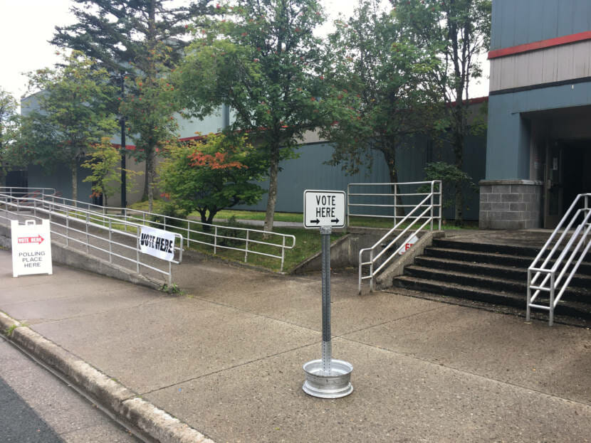 Signs tell voters where to go for Alaska's primary election on Aug. 18, 2020, at Juneau-Douglas High School Yadaa.at Kalé. (Photo by Andrew Kitchenman/KTOO and Alaska Public Media)