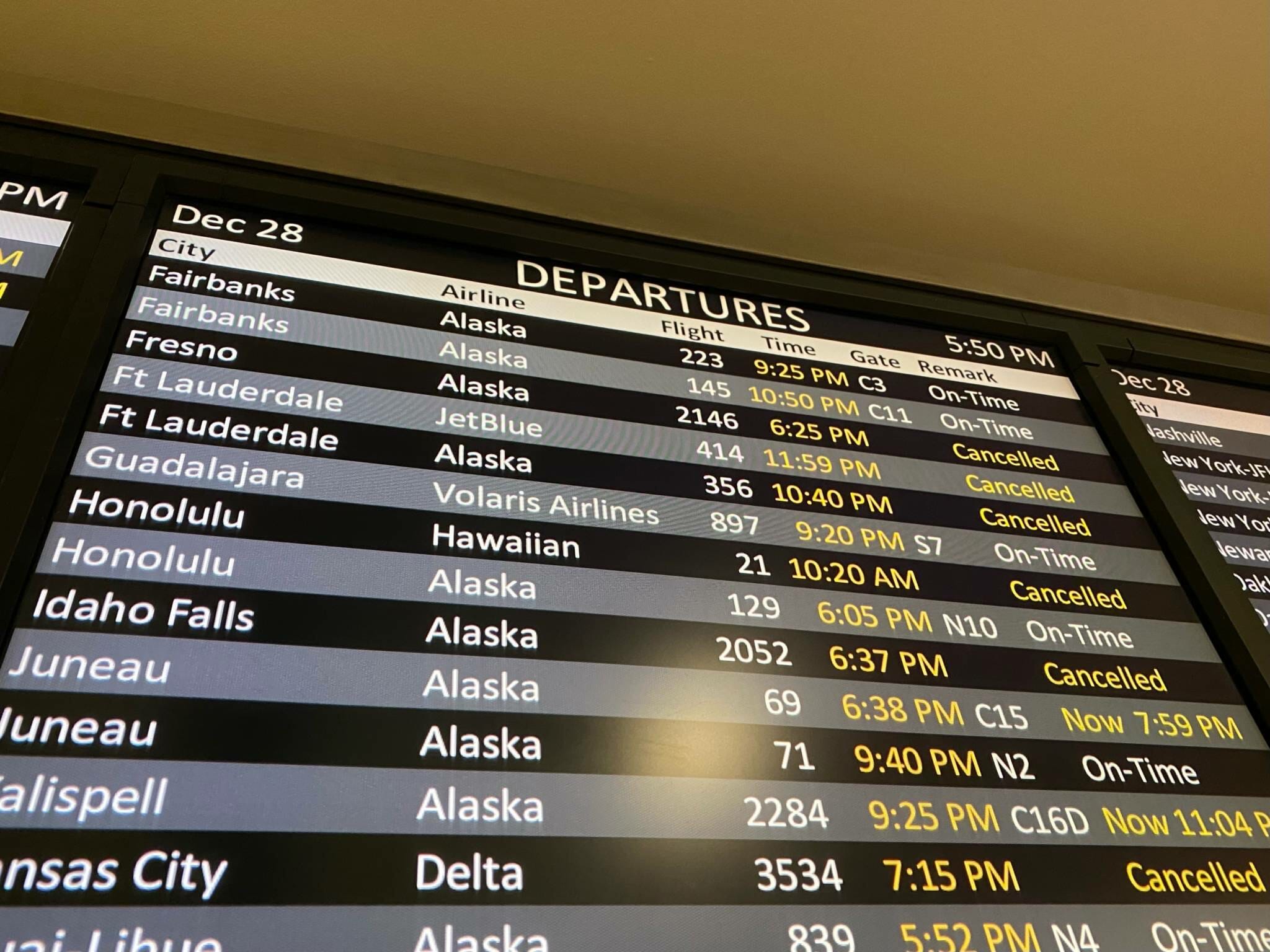 Hundreds of Alaska Airlines flights in Seattle canceled, delayed by snow