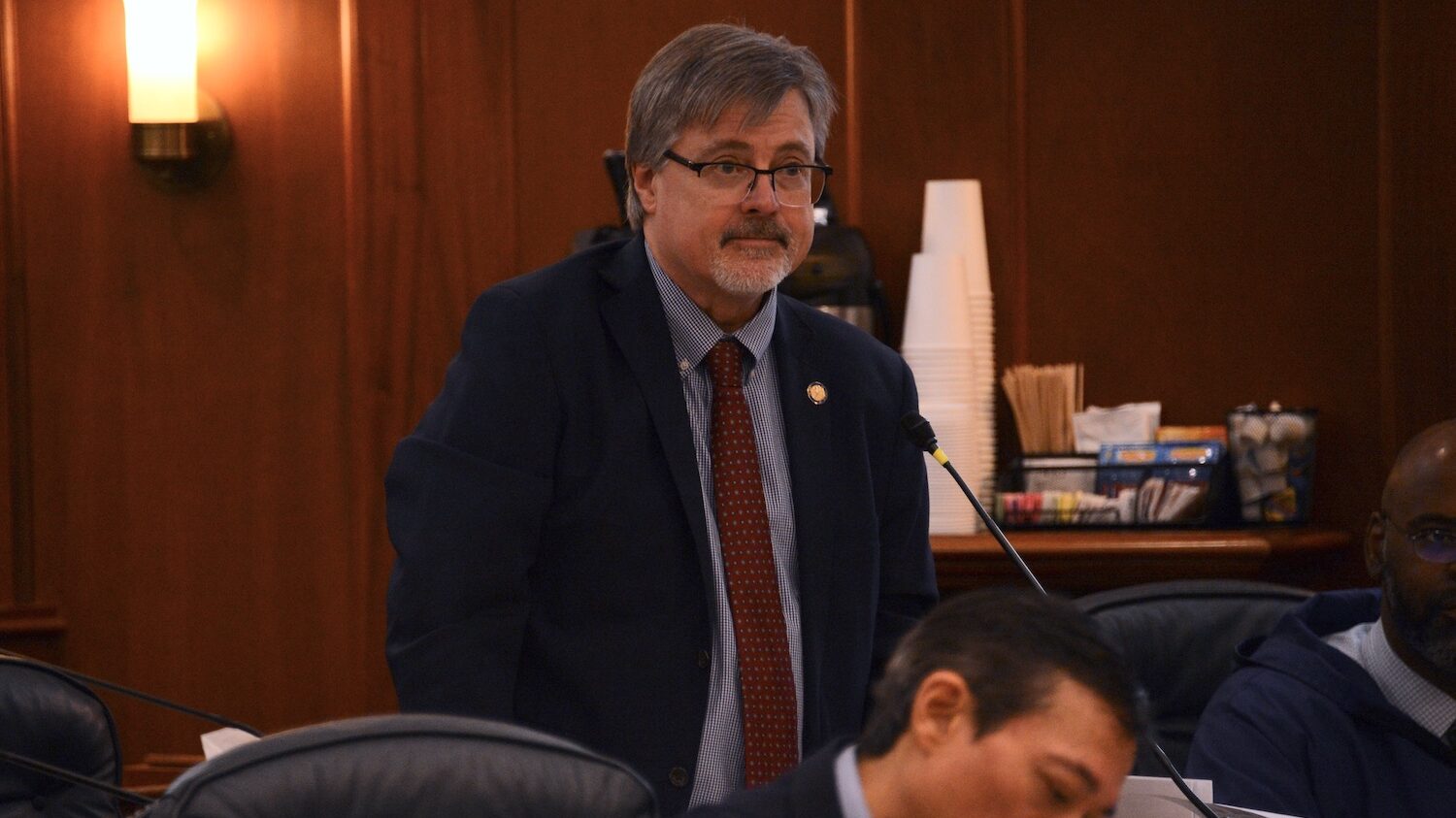 Anchorage senator proposes new spending cap, key part of Alaska’s fiscal plan