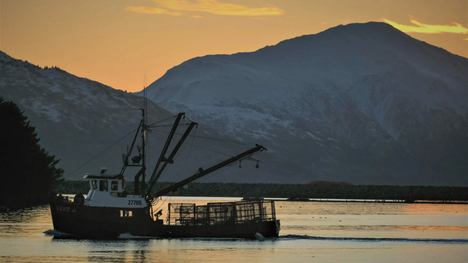 Kodiak fishermen stand up against low tenor crab prices
