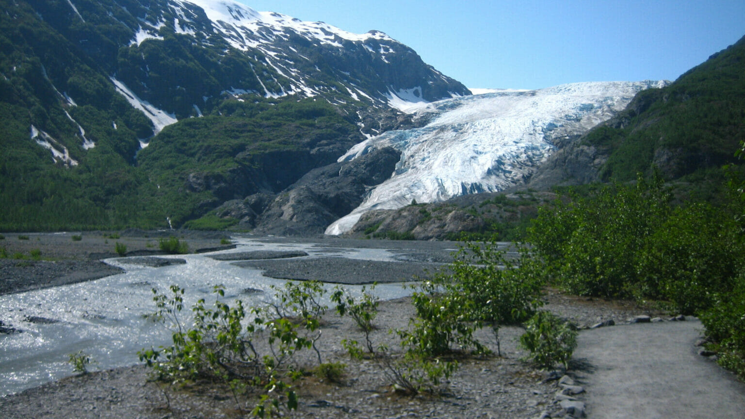 Melting of iconic glaciers threatens Alaska tourism