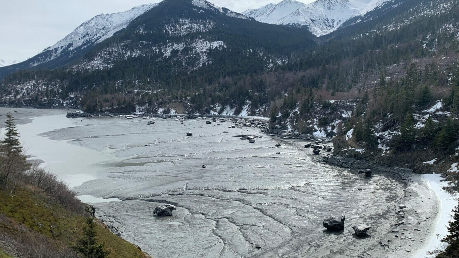 Illinois man trapped in Turnagain Arm mud dies near Hope