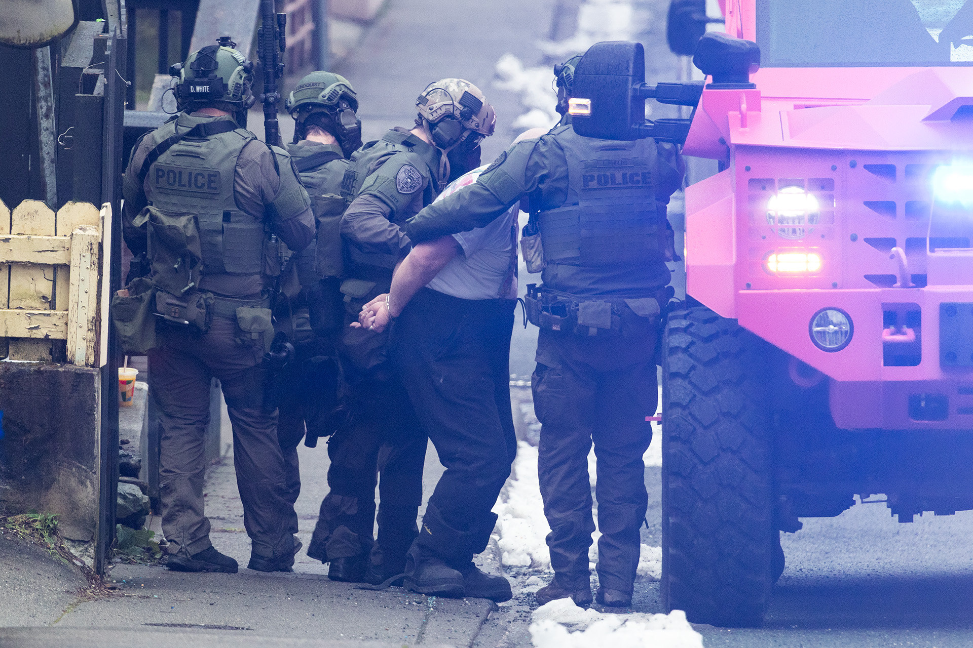 Juneau police detain man after 3-hour downtown standoff linked to drug ...