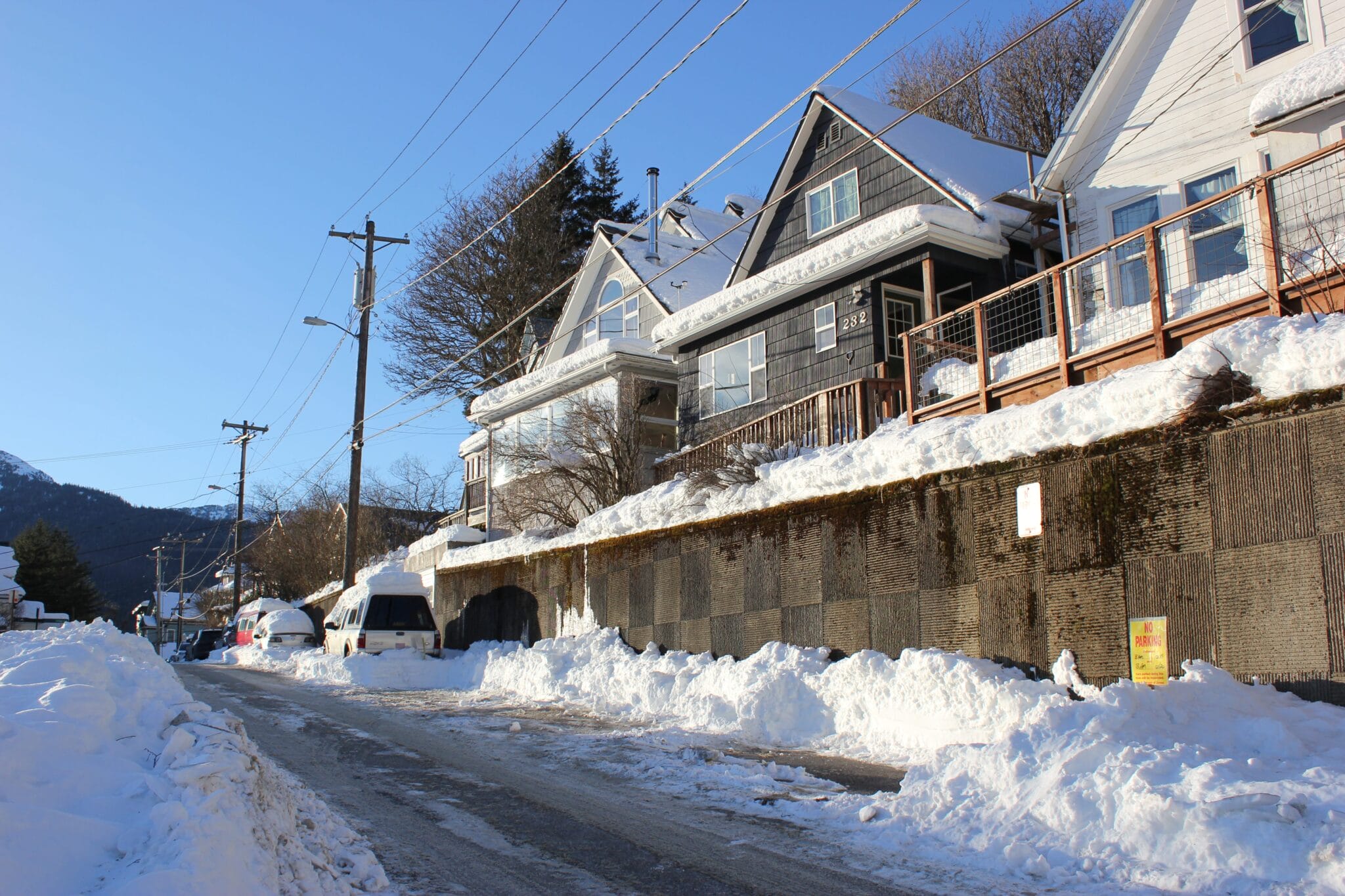 City asks Juneau drivers to move cars for Friday night snow plowing