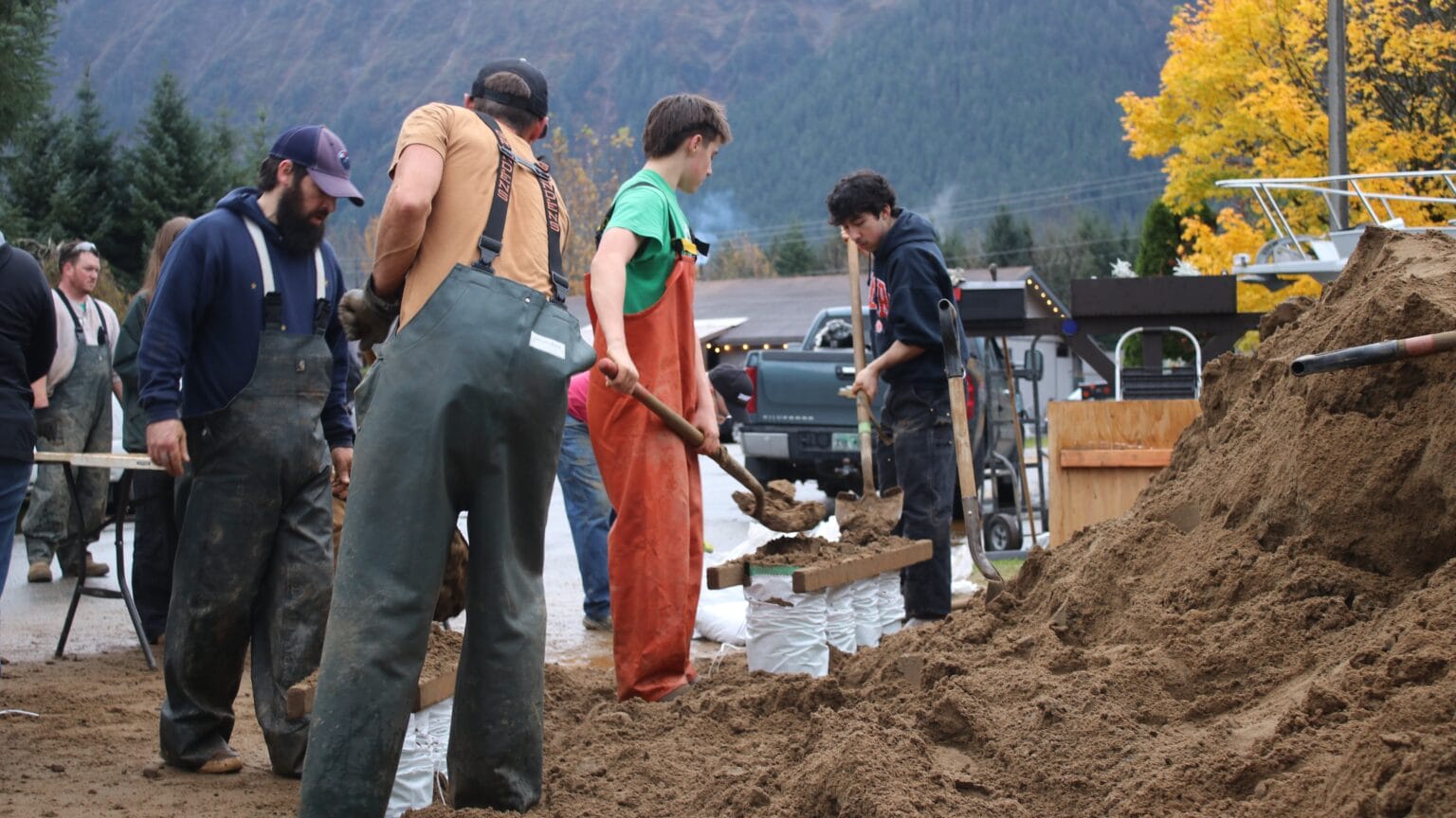 Juneau high school hockey team fills 3,000 sandbags for flood affected neighborhoods