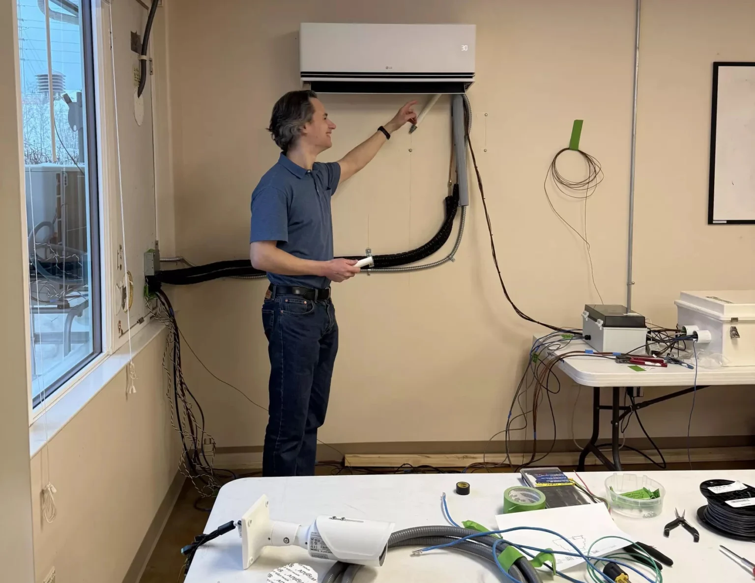 A Fairbanks lab is testing a prototype of a new cold climate heat pump – KTOO