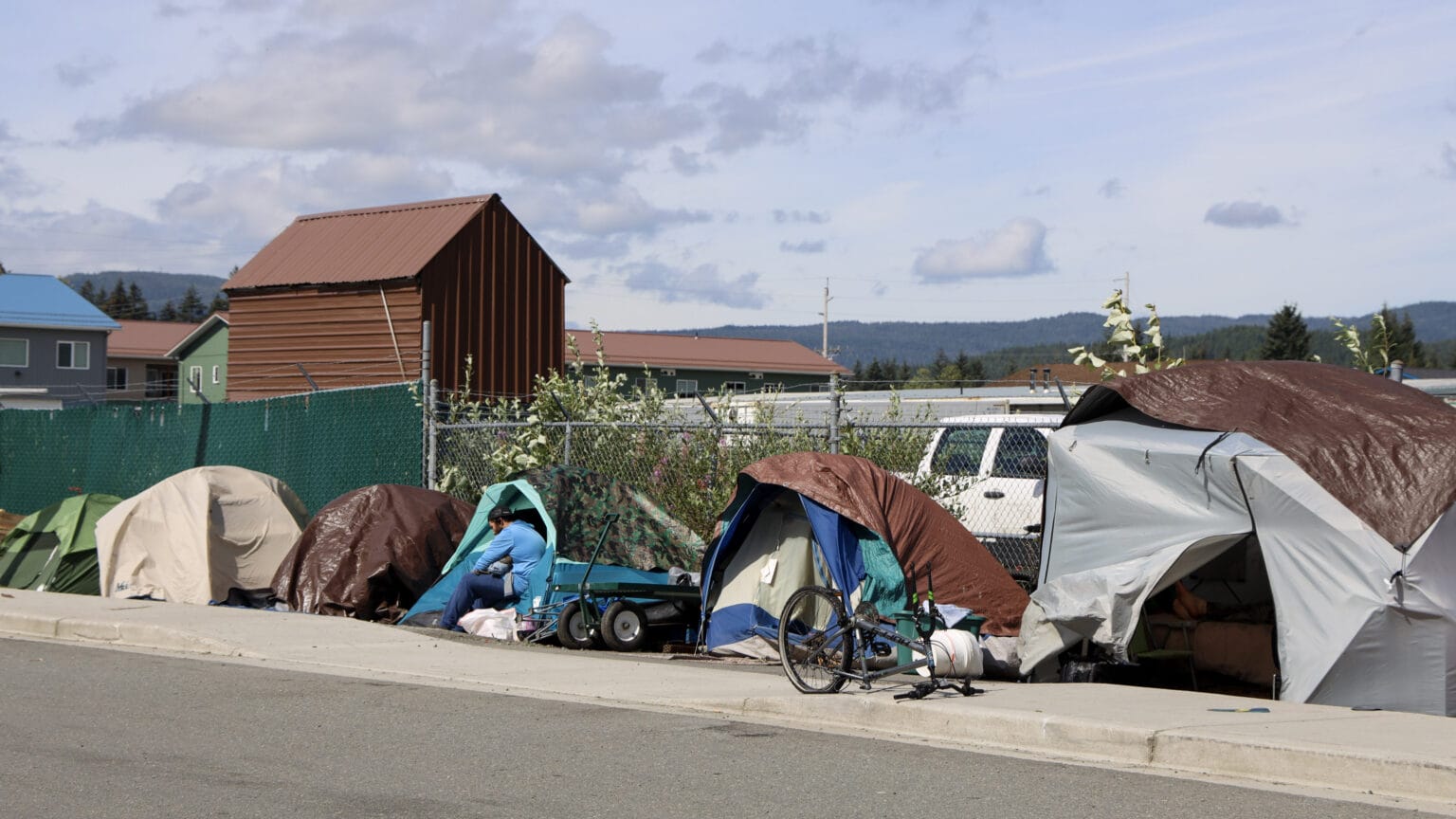 Juneau Assembly kills ordinance that would have made it easier to arrest people without housing