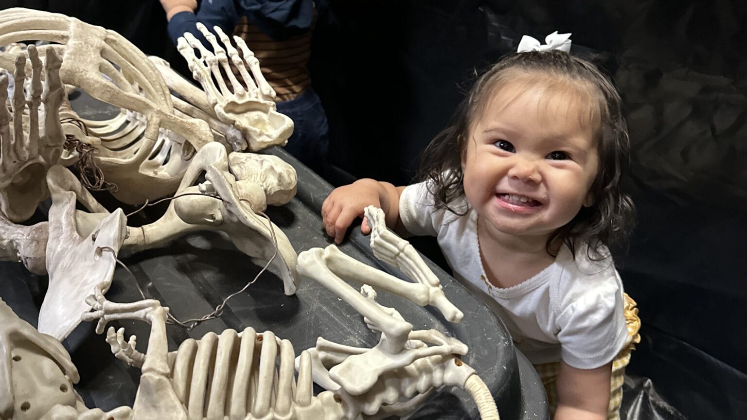 Earls Haunted Garage raisies money for Foodbank and Cure for Cade, p...