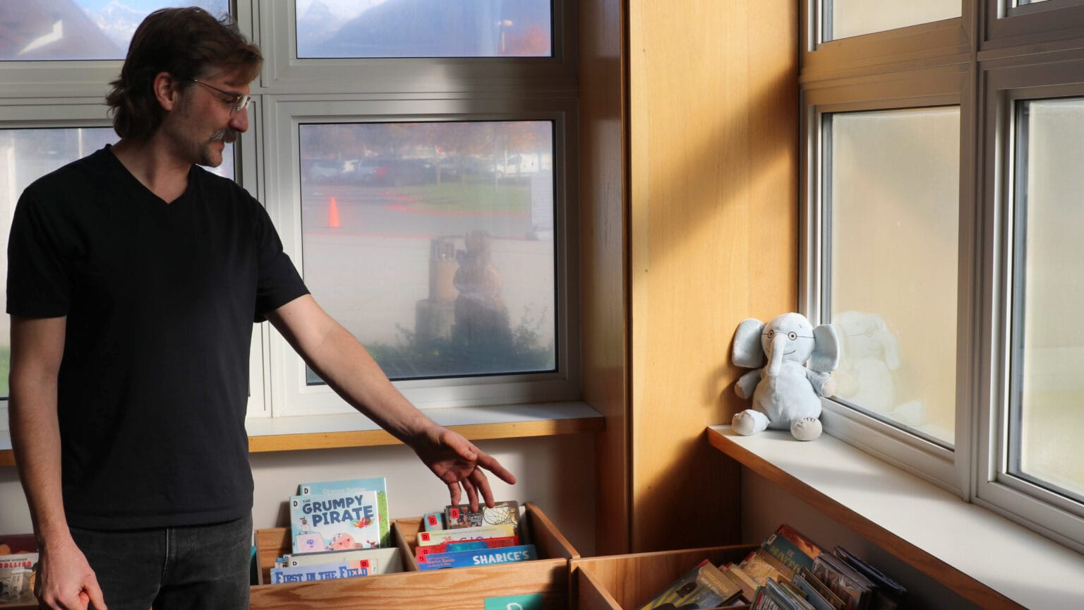 Kax̲dig̲oowu Héen Elementary reopens school library after repairs