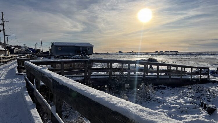 对受阿拉斯加西部风暴影响的人们的救灾援助期限延长至 2026 年