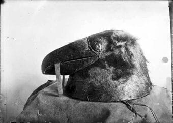 https://commons.wikimedia.org/wiki/File:Raven_helmet_of_K%27alyaan_in_the_Sheldon_Jackson_Museum,_Sitka,_circa_1906_(AL%2BCA_887).jpg