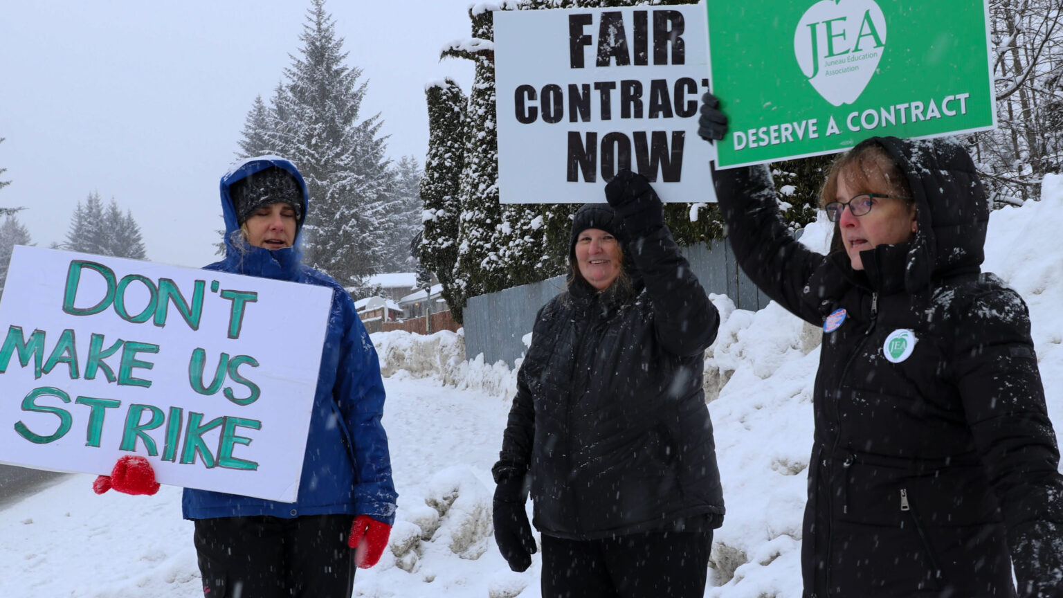 Juneau School Board approves contract with teachers union