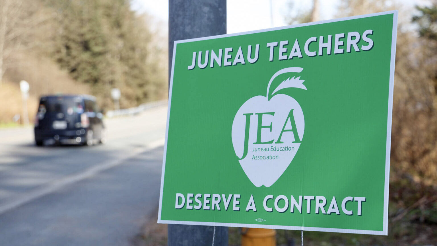 Juneau teachers union approves contract with school district