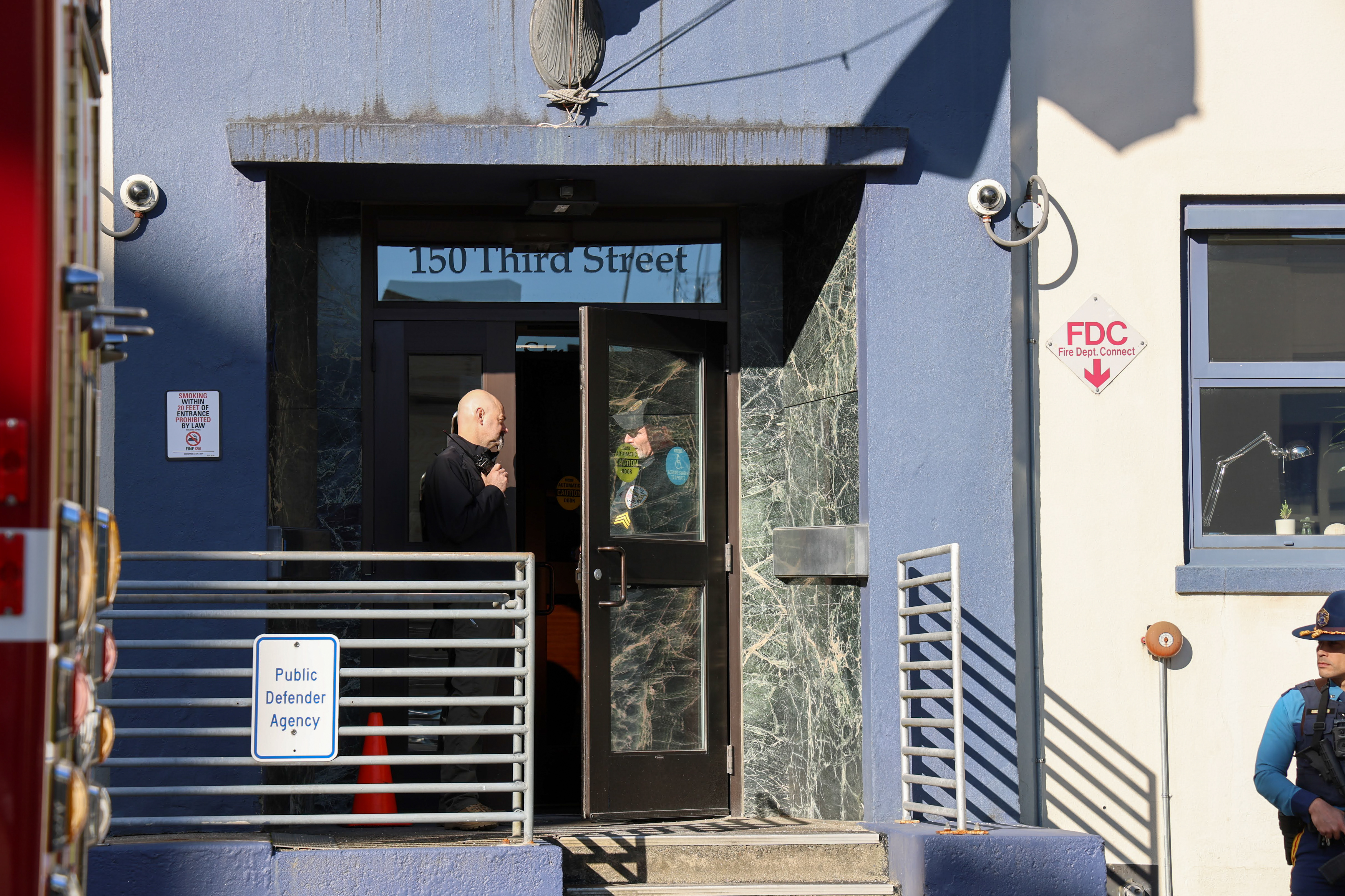 Man barricading himself inside downtown office building surrenders to Juneau Police